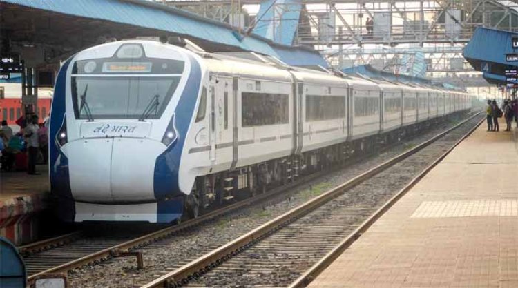 वंदेभारत में आ गई तकनीकी खराबी, निपनिया में खड़े रही ढाई घंटे