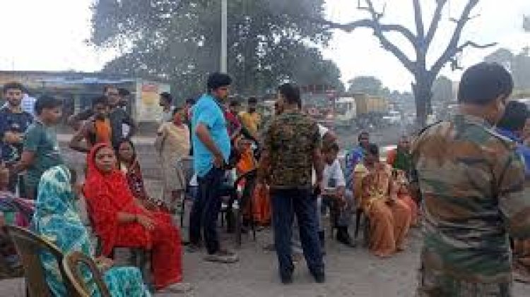 खस्ताहाल सडक़, महिलाओं ने किया चक्काजाम