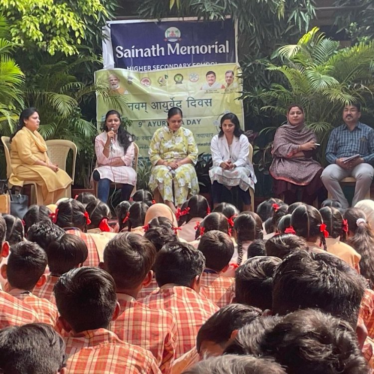 देवास के स्कूल में मनाया नवम आयुर्वेद दिवस:बच्चों को परीक्षा के तनाव से दूर रहने और एकाग्रचित्त होकर पढ़ाई करने के गुर सिखाए