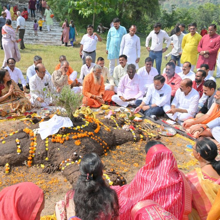 श्रीकृष्ण गौशाला में हुआ गोवर्धन पूजन कार्यक्रम:सांची विधायक सहित कलेक्टर ने किया पूजन; बोले- गौशालाओं में हो रहा सुविधाओं का विस्तार