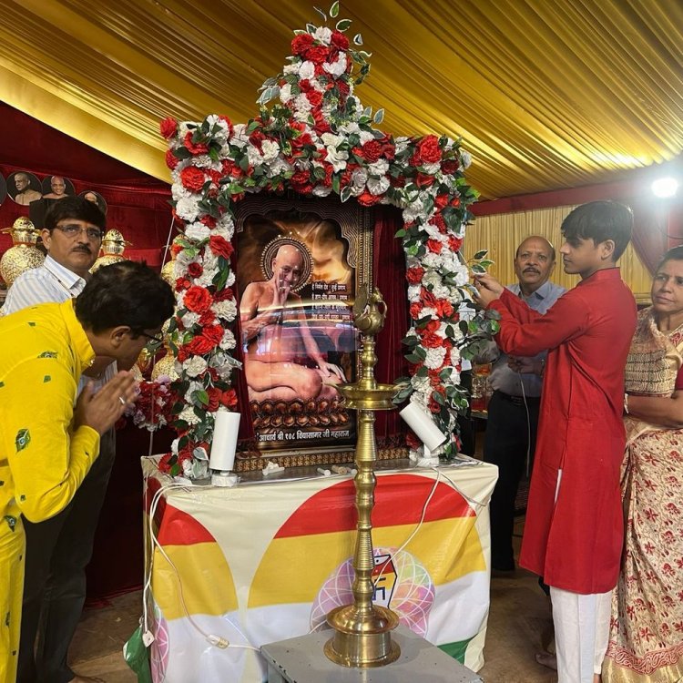 इंदौर में पिच्छिका परिवर्तन समारोह:मुनि विनम्र सागर जी महाराज ससंघ का चातुर्मास कलश निष्ठापन हुआ
