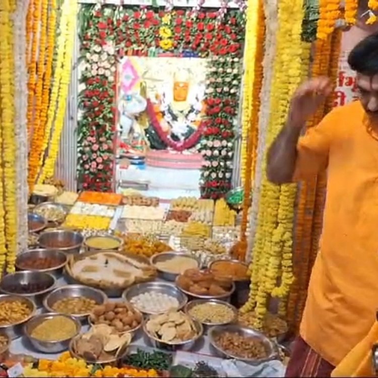 महालक्ष्मी धाम में मनाया अन्नकूट महोत्सव:लक्ष्मी नारायण यज्ञ बाद लगाया 56 भोग; दोपहर तक 50 हजार भक्त पहुंचे