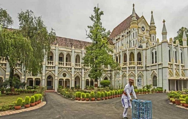 हाई कोर्ट में याचिका नर्मदा के किनारे सरकारी जमीन पर वक्फ बोर्ड के दावे-आपत्ति पर सवाल उठाए गए