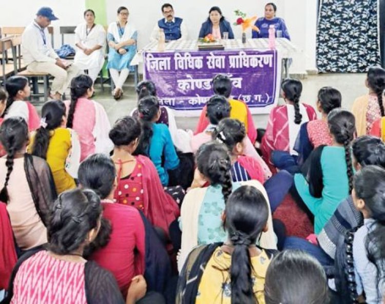 विधिक सेवा दिवस पर दी कानूनी जानकारी