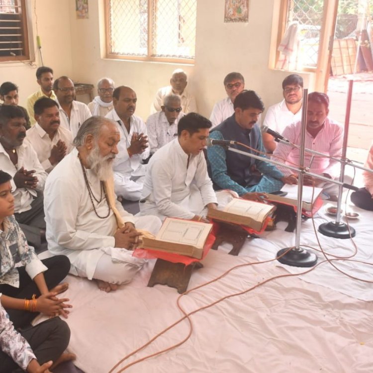 लादूनाथ आश्रम इंदौर में चातुर्मास समापन पर महोत्सव:अखंड रामायण पाठ की पूर्णाहुति हुई, शाम को अन्नकूट महोत्सव