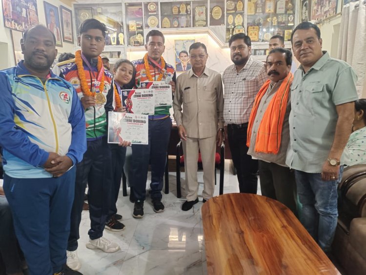 रायपुर : बॉक्सिंग चैंपियनशिप में स्वर्ण और रजत पदक जीतने पर खिलाड़ियों को उद्योग मंत्री श्री देवांगन ने दी बधाई