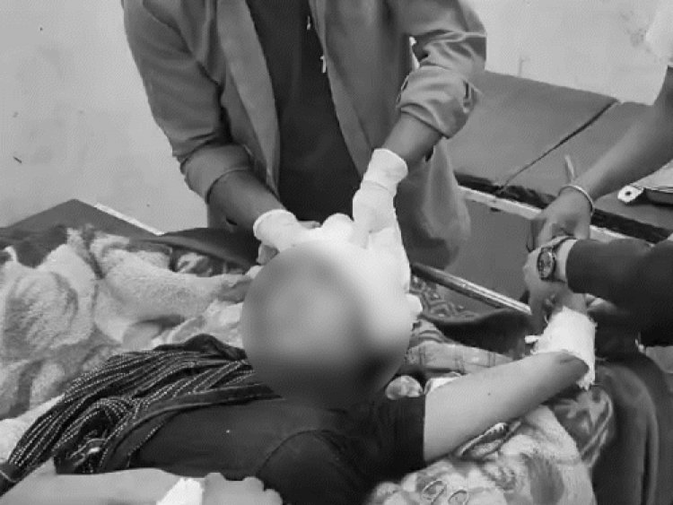 पत्नी-बच्चों को कुल्हाड़ी से काटा, बेटा-बेटी की मौत:खुद को भी किया घायल, पत्नी अस्पताल में भर्ती; ससुराल पहुंचकर किया हमला