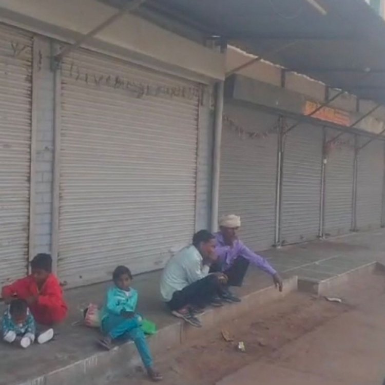 उपचुनाव रिजल्ट के दूसरे दिन बाजार बंद:उपद्रव के डर से लिया निर्णय, टीआई बोले- गब्बर नहीं रहा, तो गब्बर के आदमी कहां से होंगे