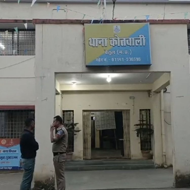 तीन जगहों पर चोरी करने वाला नाबालिग पकड़ाया:दान पेटी, बाइक और कॉपर वायर पर किया था हाथ साफ