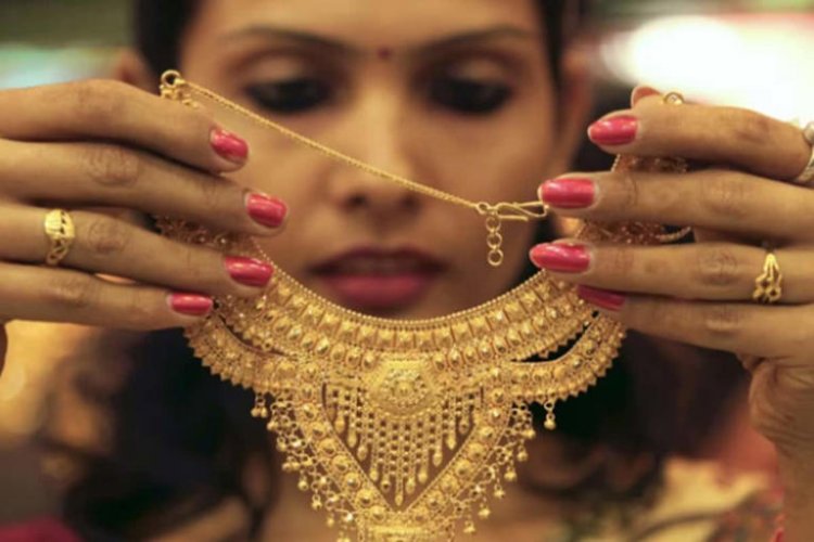 भारत में आज सोने की कीमतों में गिरावट: 14 दिसंबर को अपने शहर में 22 कैरेट सोने के भाव देखें।