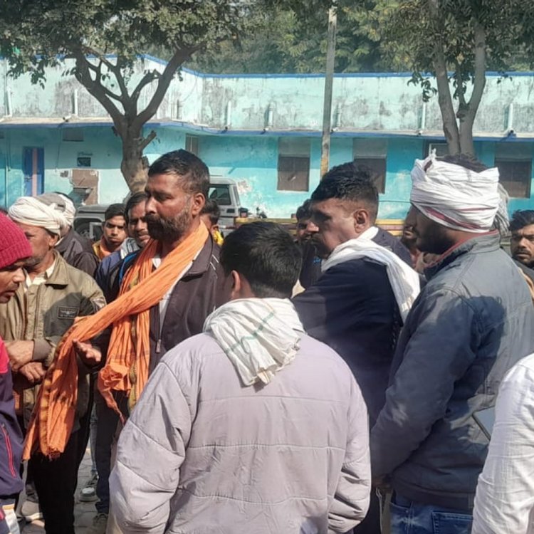 भिंड में ट्रॉला-ऑटो की टक्कर में तीन की मौत:बेटे का इलाज करवारकर पत्नी के साथ ऑटो से गांव लौटते समय हुआ हादसा