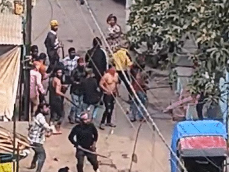 भोपाल में दो पक्षों में पथराव, तलवारें लहराईं:युवक से मारपीट के मामले में बवाल, छह लोग घायल; भारी पुलिस बल तैनात
