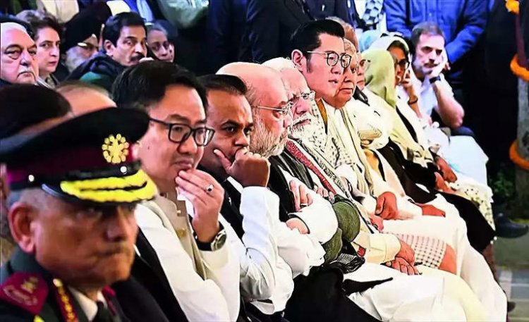 मनमोहन सिंह के अंतिम संस्कार में बैठने की व्यवस्था ने राजनीतिक मतभेद को सामने ला दिया।