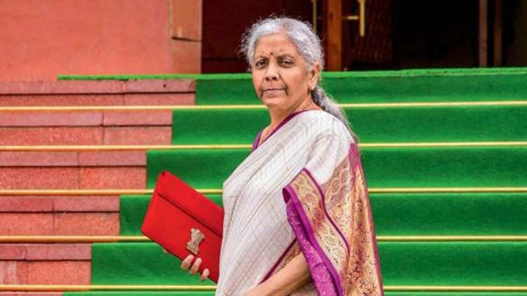 बजट 2025: आयकर राहत की मांग के बीच वित्त मंत्री सीतारमण से किस कर व्यवस्था को बढ़ावा मिलेगा