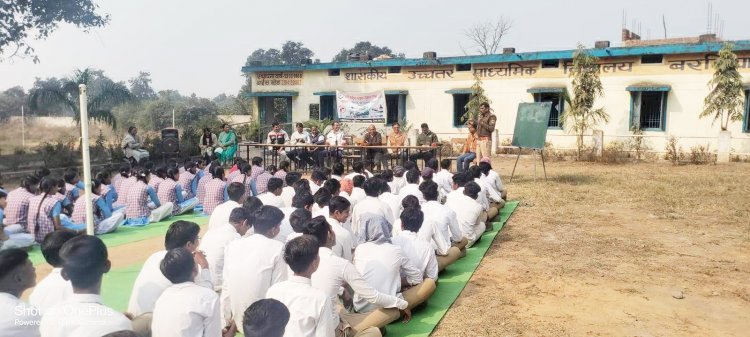 स्कूलों, ऑटो वाहनों व चौक-चौराहों तक पहुंचा यातायात सुरक्षा का संदेश