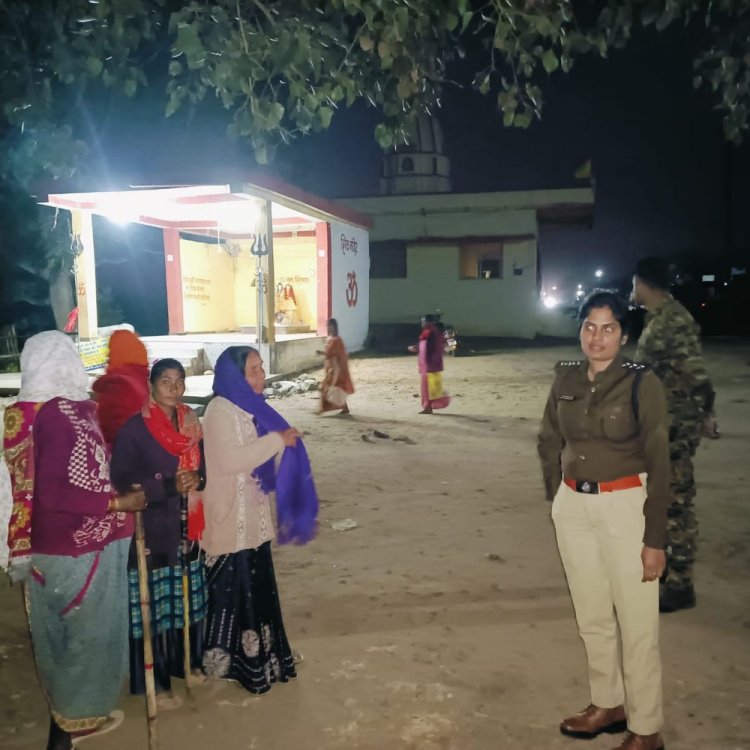 बालाघाट में महिलाओं ने शराबखोरी के खिलाफ उठाया मोर्चा:वार्ड में शराब रोकने गश्त कर रही महिलाओ से मिली सीएसपी, हरसंभव सहयोग का दिया आश्वासन