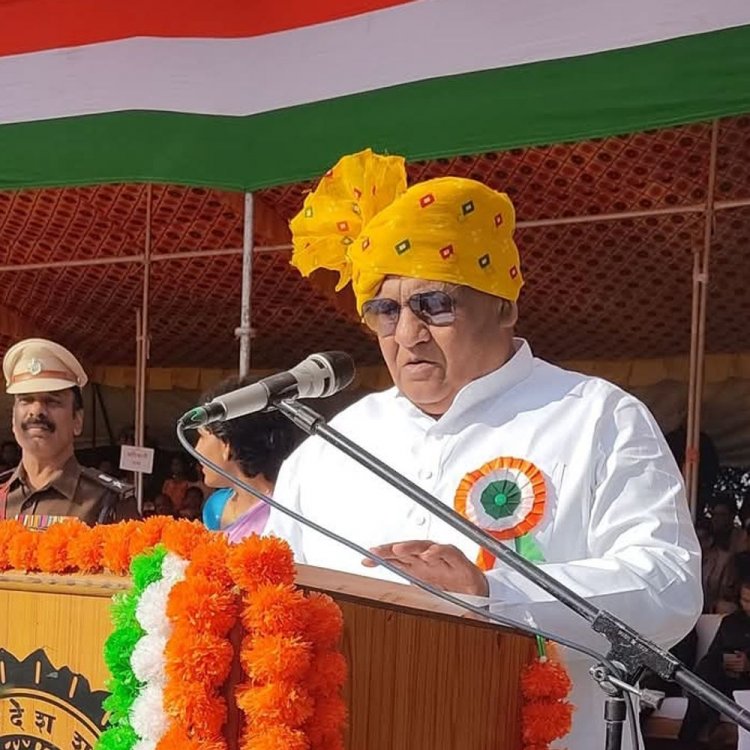 सिवनी में प्रभारी मंत्री करण सिंह वर्मा ने फहराया तिरंगा:परेड की ली सलामी, बच्चों ने दी सांस्कृतिक प्रस्तुतियां
