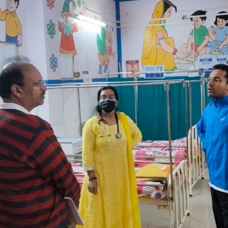 कलेक्टर ने की जिला अस्पताल के सरप्राइज विजिट:अनुपस्थित स्टाफ का वेतन काटने के आदेश, निर्माणाधीन भवन को 3 माह में पूरा करने के निर्देश