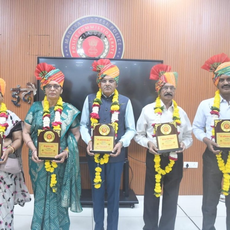 इंदौर पुलिस के 5 अधिकारियों की सेवानिवृत्ति:डीसीपी समेत वरिष्ठ अधिकारियों ने किया सम्मान, कहा- यह नई पारी की शुरुआत